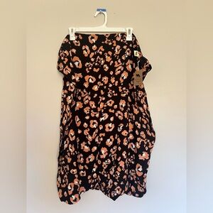 NWT Stylish Black and Orange Leopard Print Circle Scarf